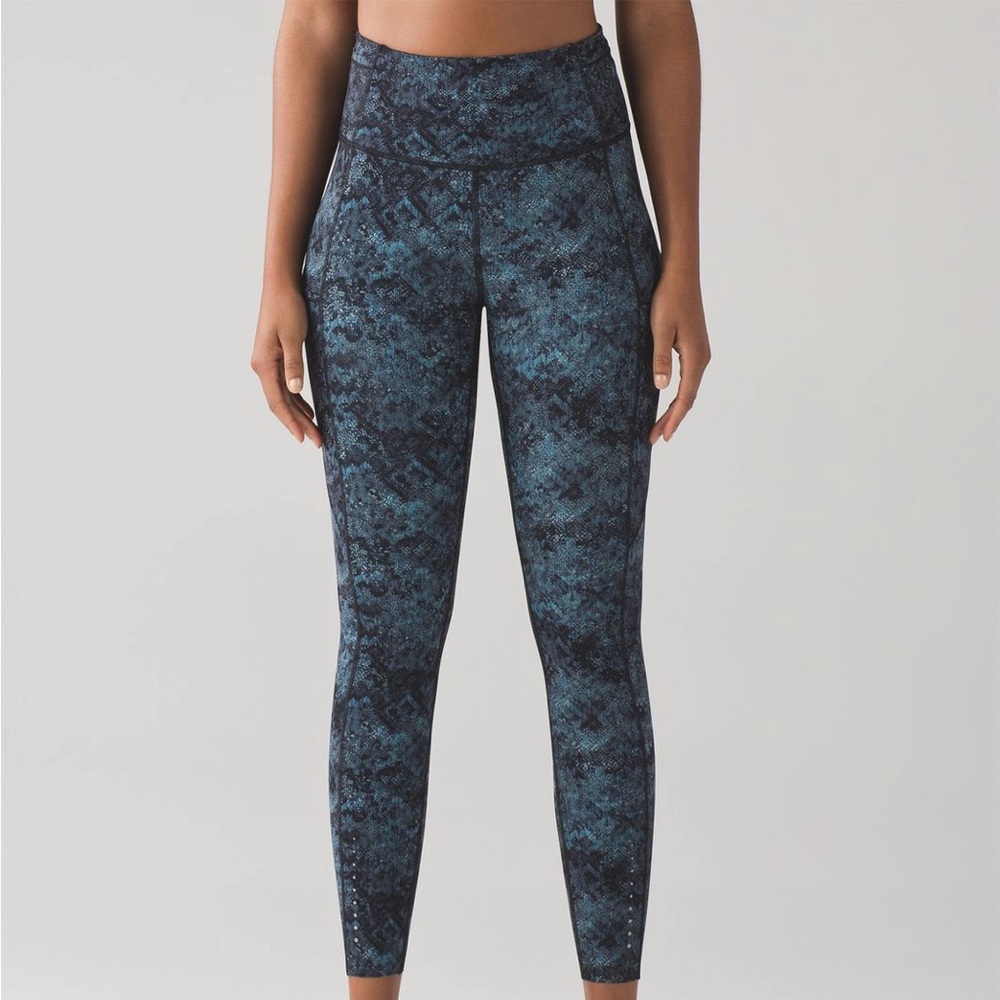 Lululemon Fast And Free 7/8 Tight
Fairisle Multi Black $128 Retail